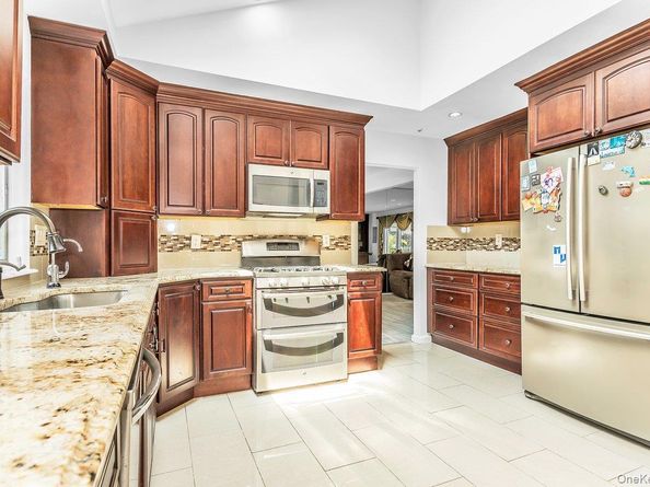 83 The Dell, Albertson NY 11507