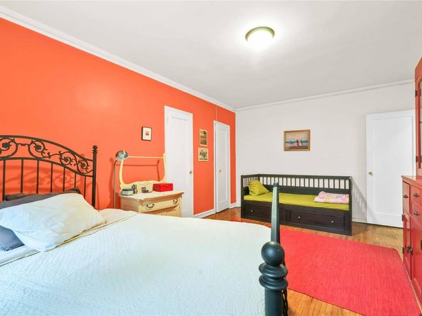 84-51 Beverly Road 5P, Kew Gardens NY 11415