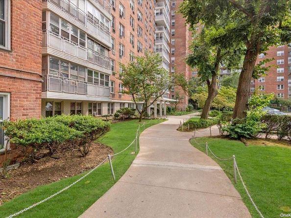 43-10 Kissena Boulevard 15N, Flushing NY 11355