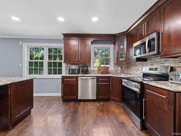 82 Woodview Lane, Centereach NY 11720