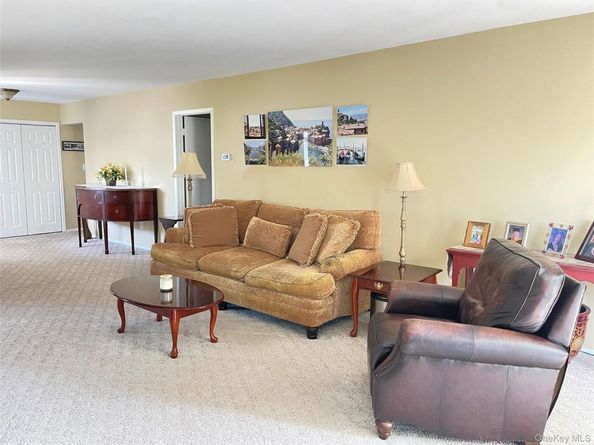 419 Elton Court, Saint James NY 11780