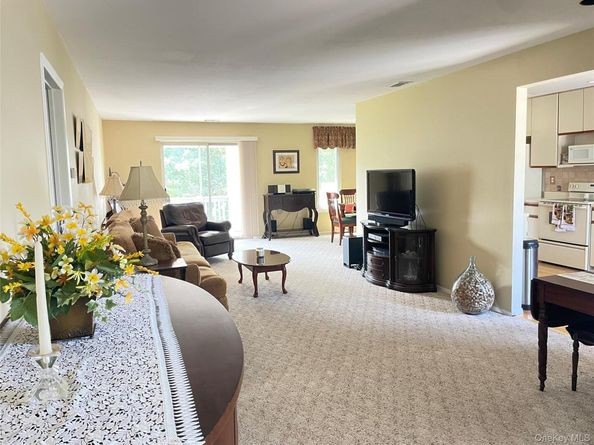 419 Elton Court, Saint James NY 11780