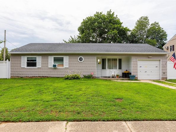 24 Quail Run, Massapequa NY 11758