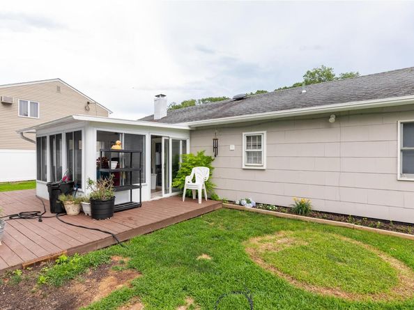 24 Quail Run, Massapequa NY 11758