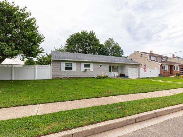 24 Quail Run, Massapequa NY 11758