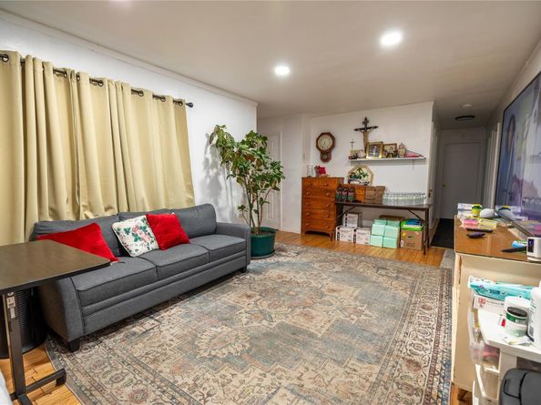 24 Quail Run, Massapequa NY 11758