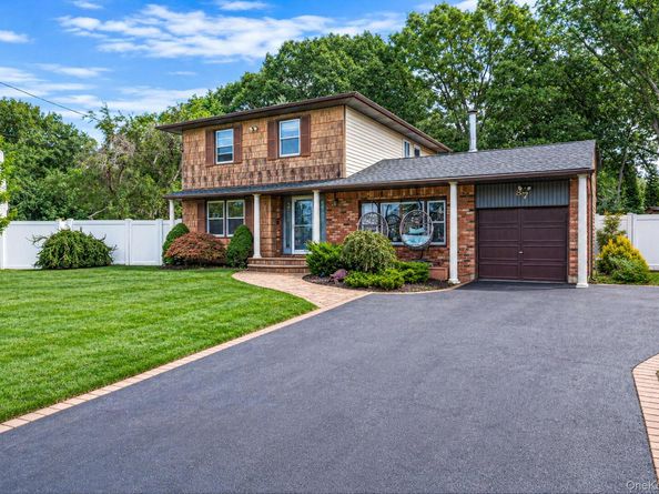 87 Wexford Drive, Oakdale NY 11769