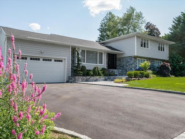 15 Pound Ridge Road, Plainview NY 11803