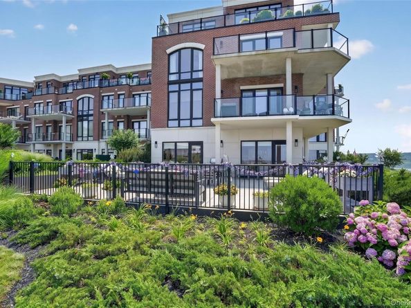 10 Shore Road 101, Glenwood Landing NY 11547