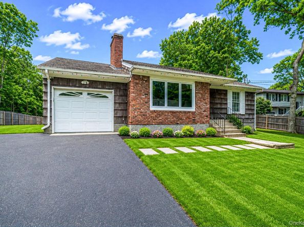 6 Rolling Woods Lane, Hampton Bays NY 11946