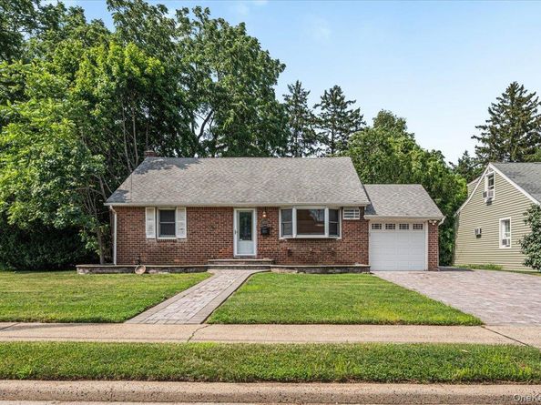 9 Tudor Road, Farmingdale NY 11735