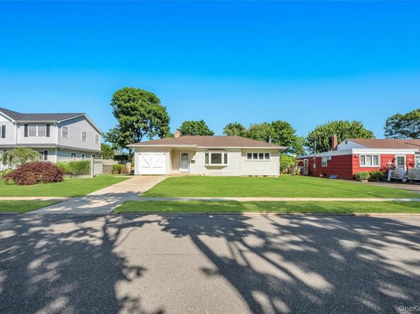 3 Colony Drive, West Sayville NY 11796