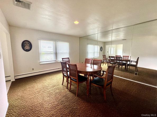 15 Stonehurst Lane, Dix Hills NY 11746