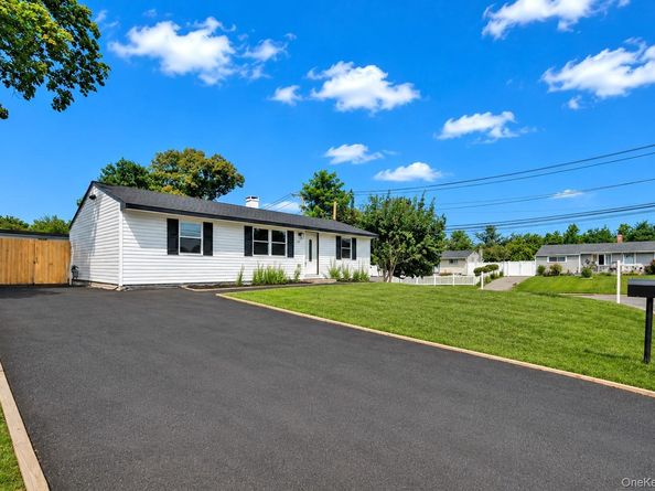 14 Marie Lane, Central Islip NY 11722