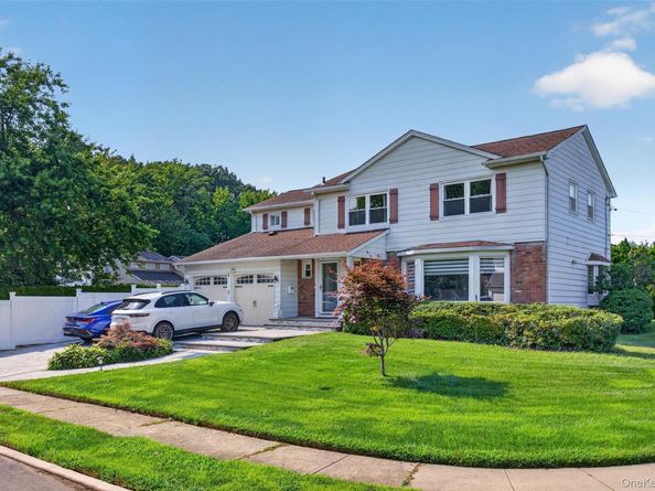 2 Foxhurst Court, Manhasset Hills NY 11040