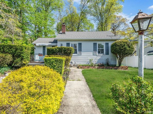 24 Locust Road, Wading River NY 11792