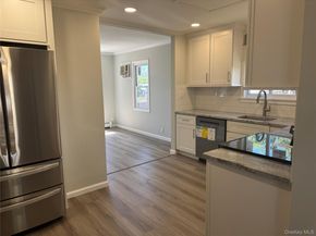 17 W 2nd Street, Deer Park NY 11729