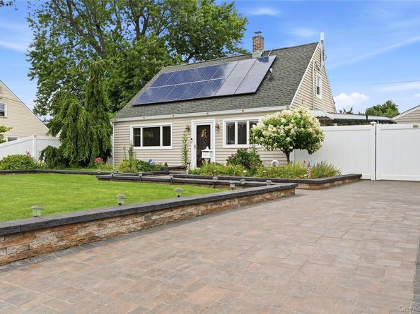 16 Harrow Lane, Levittown NY 11756