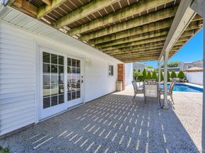 25 Laurel Place, Bethpage NY 11714