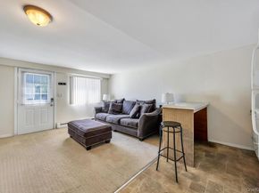 25 Laurel Place, Bethpage NY 11714