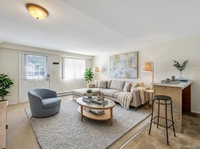25 Laurel Place, Bethpage NY 11714