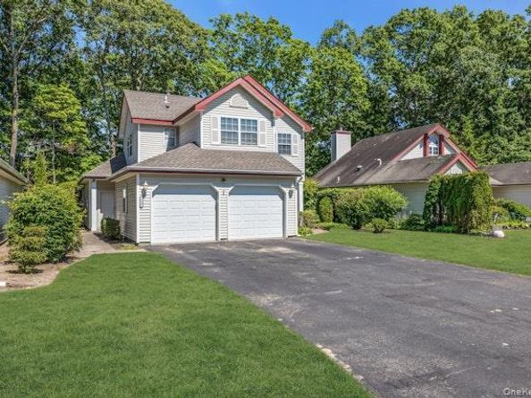 112 Dorado Court S, Middle Island NY 11953
