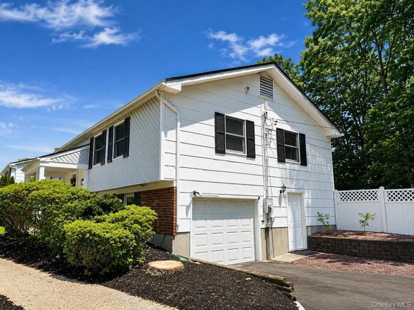 27 Wedgewood Drive, Coram NY 11727