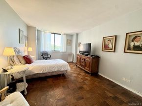 27110 Grand Central Parkway 6Y, Floral Park NY 11005