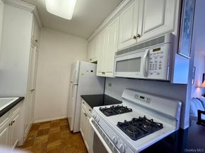 27110 Grand Central Parkway 6Y, Floral Park NY 11005