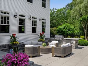 77 Mud Road, Setauket NY 11733