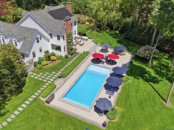 77 Mud Road, Setauket NY 11733