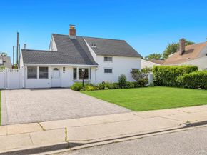 17 Skylark Lane, Levittown NY 11756