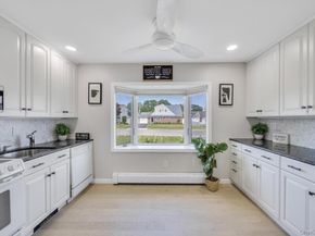 17 Skylark Lane, Levittown NY 11756