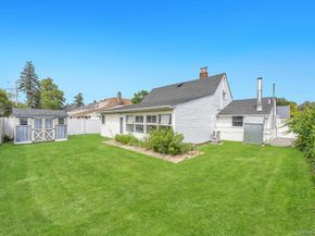 17 Skylark Lane, Levittown NY 11756