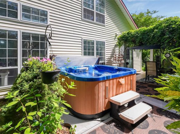 4 Blair Court, Coram NY 11727