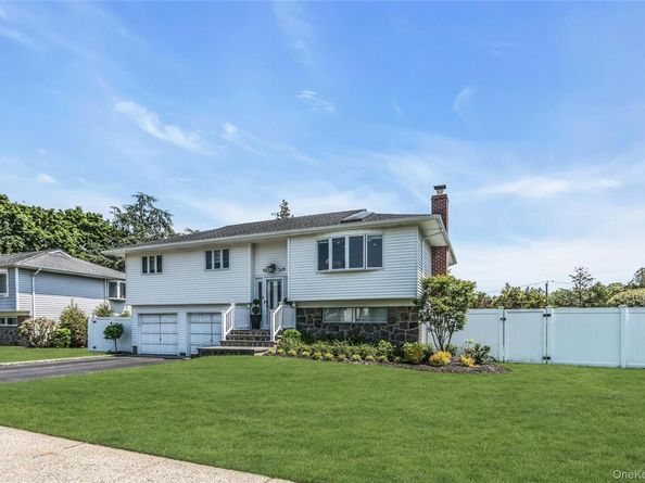 15 Lois Lane, Old Bethpage NY 11804