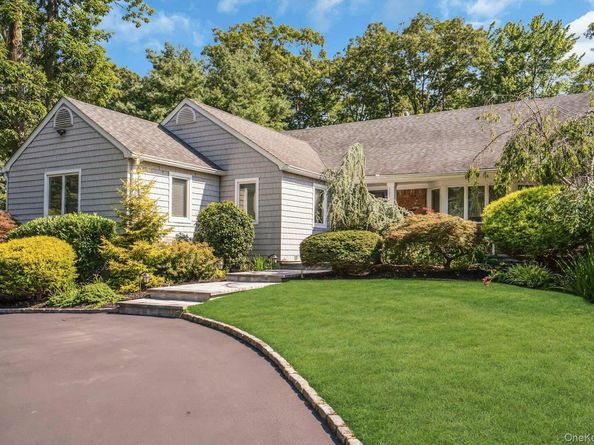 33 McCulloch Drive, Dix Hills NY 11746