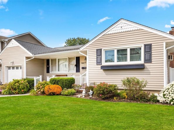 81 Berkshire Road, Bethpage NY 11714