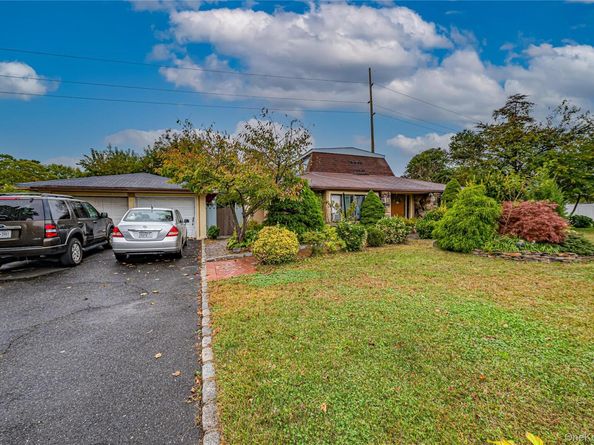 8 Marie Crescent, Patchogue NY 11772