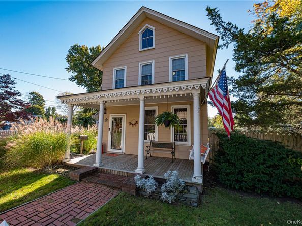 22 Grant Avenue, Farmingdale NY 11735