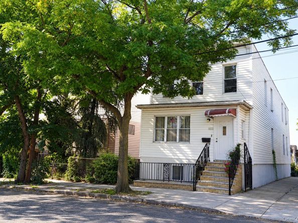 6075 59th Avenue, Maspeth NY 11378