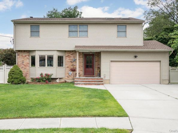 73 Anndom Court, North Babylon NY 11703