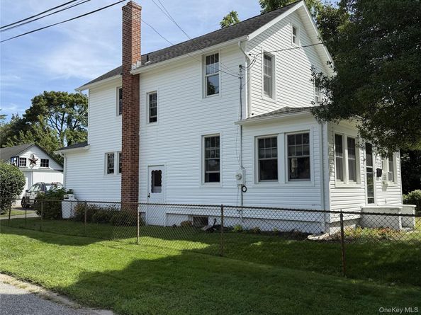 992 Roanoke Avenue, Riverhead NY 11901