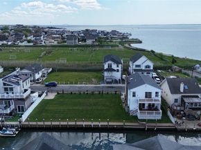 913 Arctic Street, Lindenhurst NY 11757