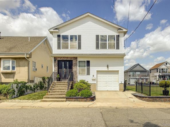 913 Arctic Street, Lindenhurst NY 11757