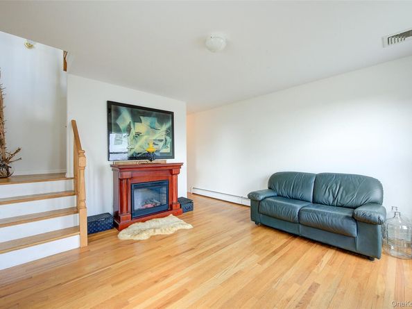 913 Arctic Street, Lindenhurst NY 11757