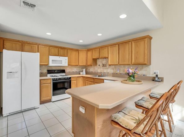 1 Summerfield Lane S, Aquebogue NY 11901