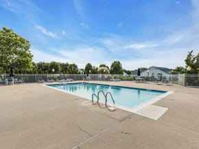 1 Summerfield Lane S, Aquebogue NY 11901