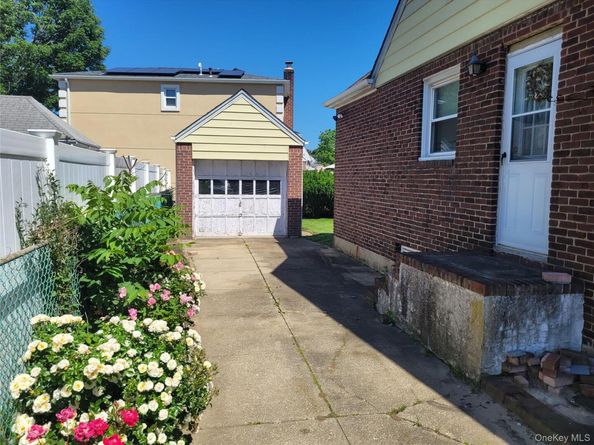 41 Nassau Boulevard, West Hempstead NY 11552