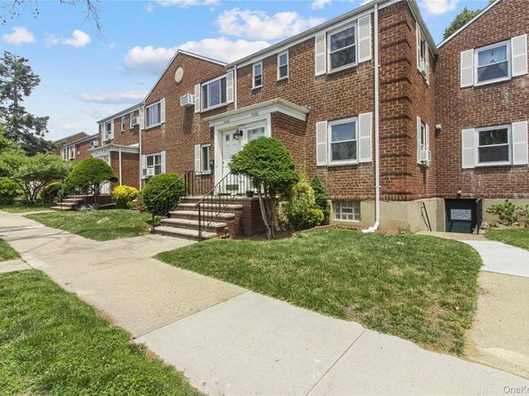 73-11 263rd Street B, Glen Oaks NY 11004